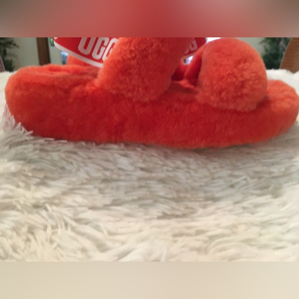 UGG Girl's Fluff Yeah Slide Slippers - LIKE NEW CONDITION! - Picture 7 of 12